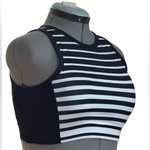 NWT GapFit active crop top, Sz med - Picture 2 of 3